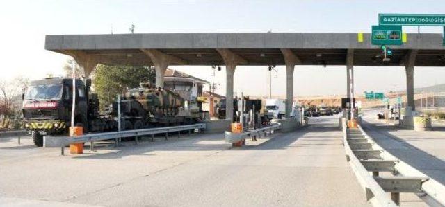 Şanlıurfa'dan, Kilis'in Suriye Sınırına Askeri Sevkiyat