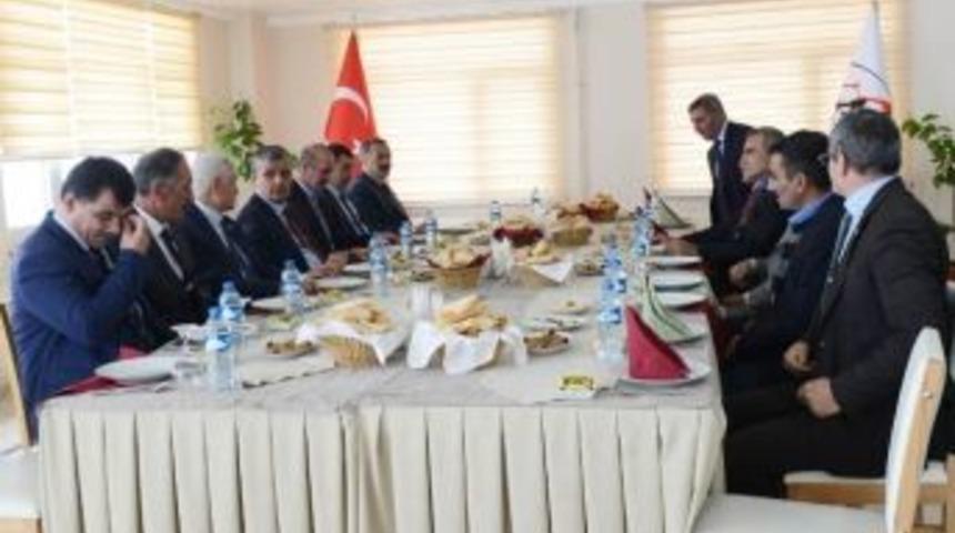 Vali Özefe, İl Genel Meclis Üyeleri İle Bir Araya Geldi