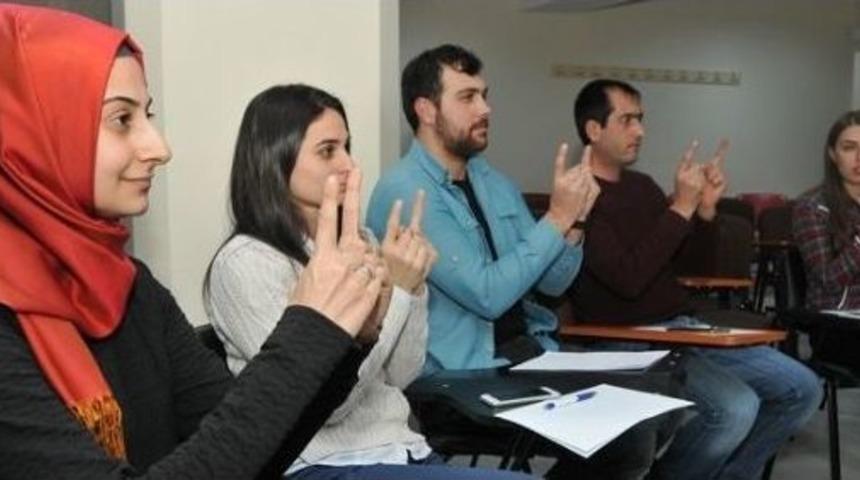 Bilgi Evleri&rsquo;ne İşaret Dili Eğitimi Desteği