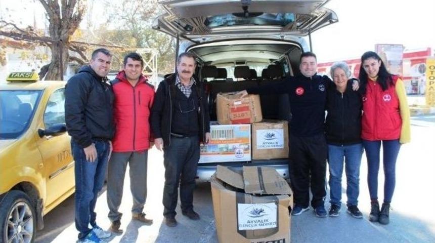 Ayvalık Gen&ccedil;lik Merkezi&rsquo;nden Selzedelere Giyim Eşyası Yardımı