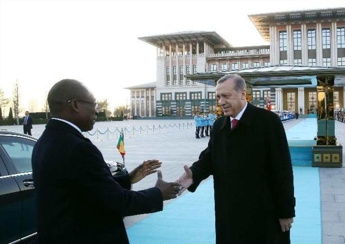 Benin Cumhurbaşkanı Talon, Cumhurbaşkanlığı K&uuml;lliyesi&rsquo;nde