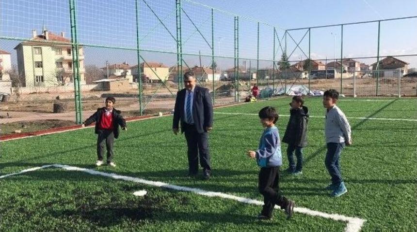 Ereğli Belediyesi&rsquo;nden Gen&ccedil;lere Yeni Halı Saha