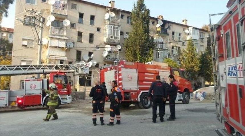 İzmir&rsquo;de Korkutan Yangın