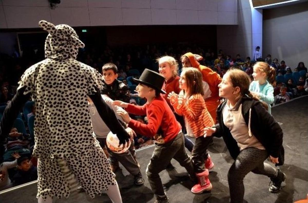 &Ccedil;ocuk Tiyatrosunun En G&uuml;zel &Ouml;rnekleri Boz&uuml;y&uuml;k&rsquo;te