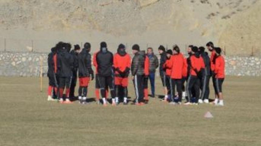 Futbolcular Hocalarının S&ouml;zleriyle Adeta Buz Kesti