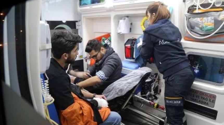 İzmit'te Halk Otob&uuml;s&uuml; Devrildi: 10 Yaralı