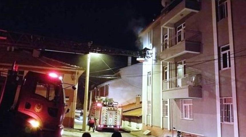 &Ouml;ğrenci Yurdunda &Ccedil;ıkan Yangın Korkuttu
