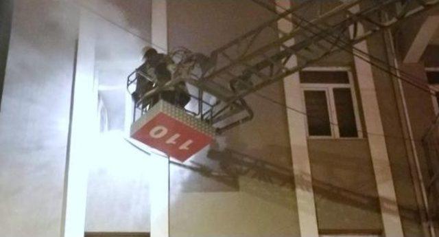 &Ouml;ğrenci Yurdunda &Ccedil;ıkan Yangın Korkuttu 1