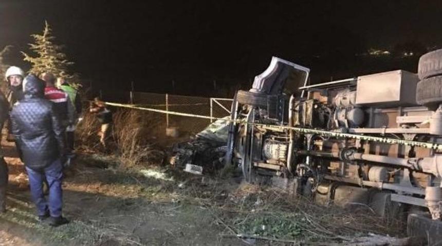 Orhangazi'de Kaza: 4 &Ouml;l&uuml;, 1 Yaralı
