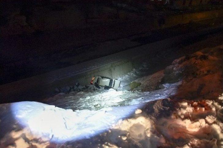 Otomobiliyle 20 Metreden Uçuruma Düştü, Ekipler Her Yerde Sürücüyü Aradı G2