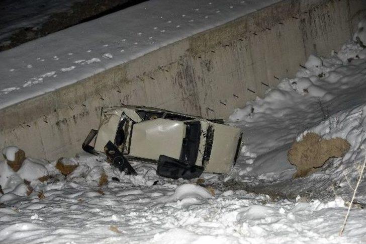 Otomobiliyle 20 Metreden Uçuruma Düştü, Ekipler Her Yerde Sürücüyü Aradı G5