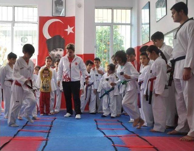 En İyi Bayan Hakem D&uuml;nya Taekwondocularını Yetiştiriyor 1