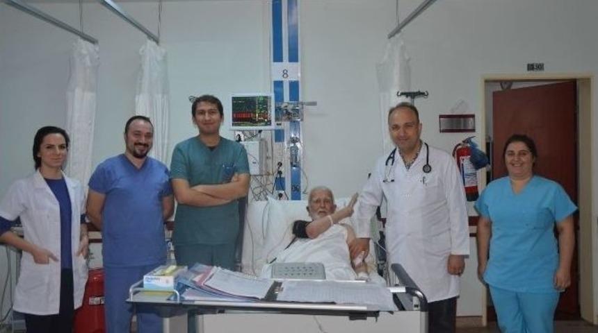 97 Yaşındaki Mehmet Dede Ad&uuml;&rsquo;de Sağlığına Kavuştu