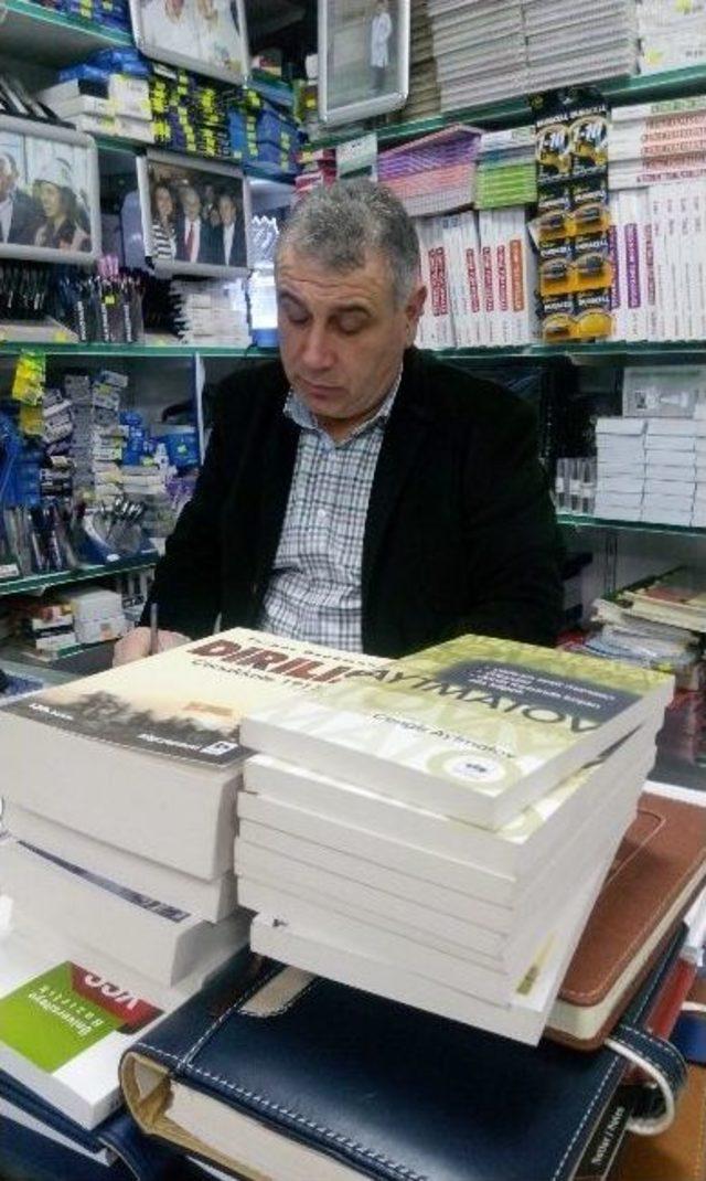 300 Dolar Bozduran Herkese Kitap Hediye Ediyor