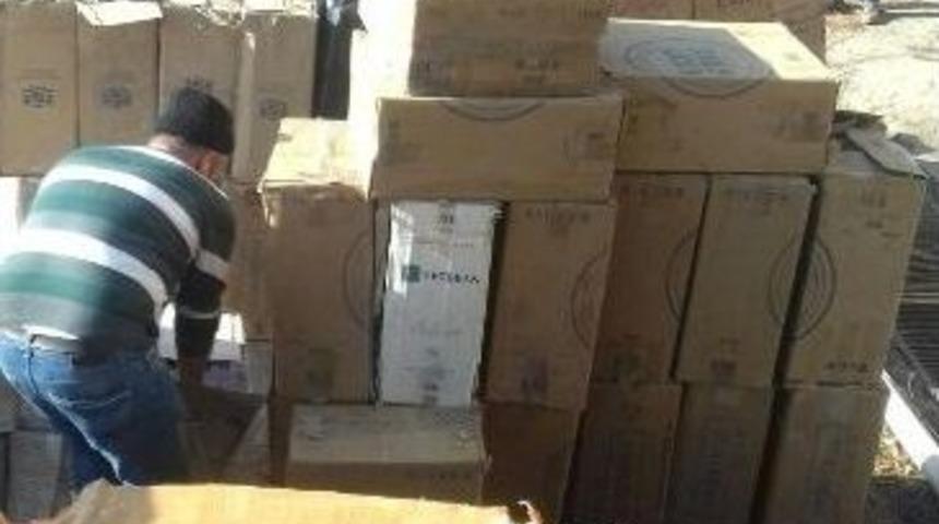 Ev Eşyalarının Arasından Ka&ccedil;ak Sigara &Ccedil;ıktı