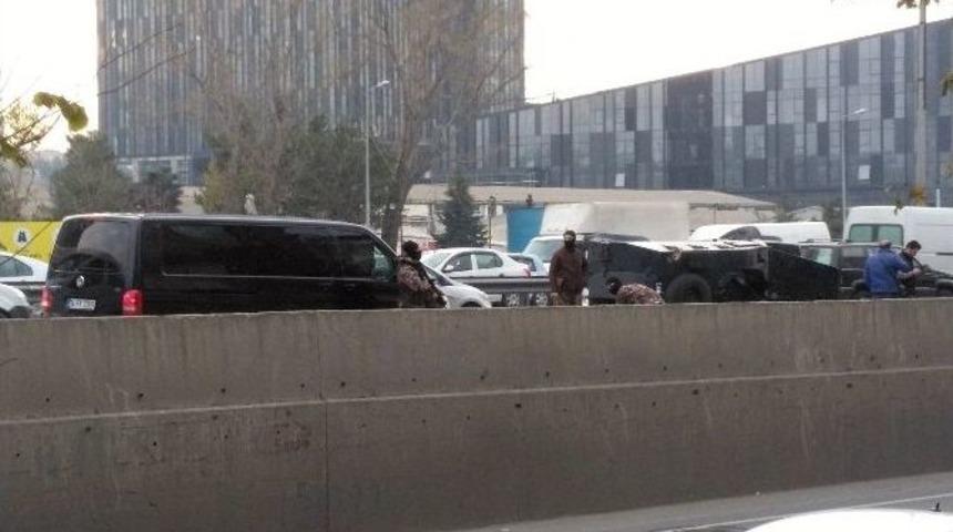 &Ouml;zel Harekat Aracı Yan Yattı: 4 Polis Yaralı