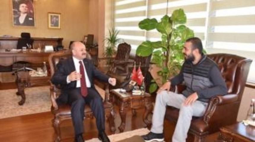 Vali &Ccedil;akacak, Ter&ouml;r Saldırısında Yaralanan Polis Memurunu Kabul Etti