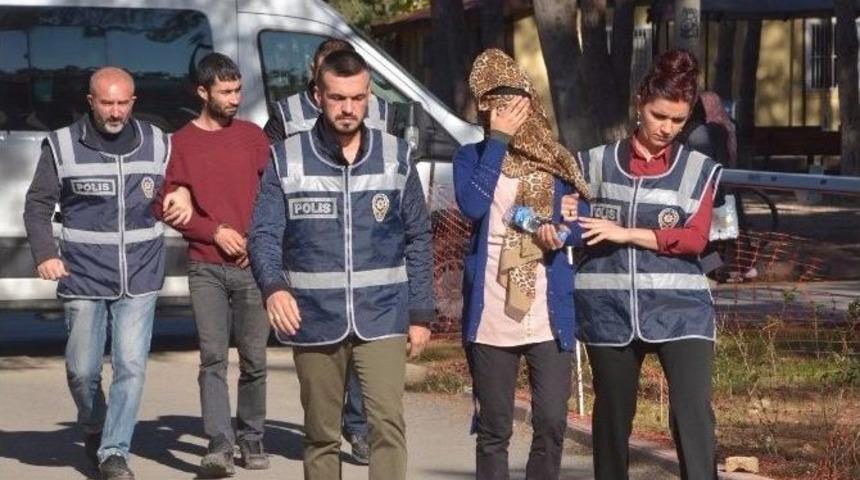 Karı Koca Eroin Parası İ&ccedil;in &Ccedil;ocukların K&uuml;pesini Gasp Etti