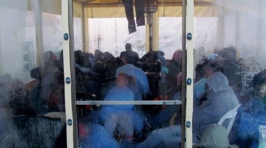 Ege Denizi&rsquo;nde 55 Sığınmacı Yakalandı