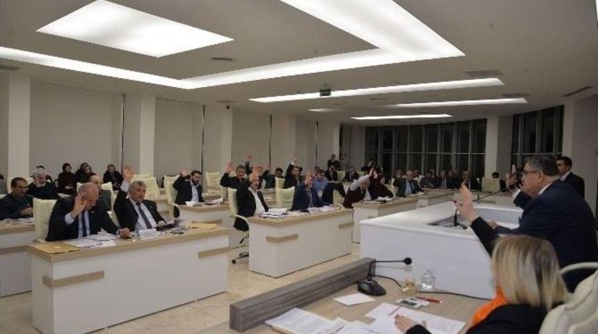 Diriliş Ertuğrul Dizisinin Yapımcı Ve Senaristi İle Başrol Oyuncusuna Fahri Bilecikli Beratı