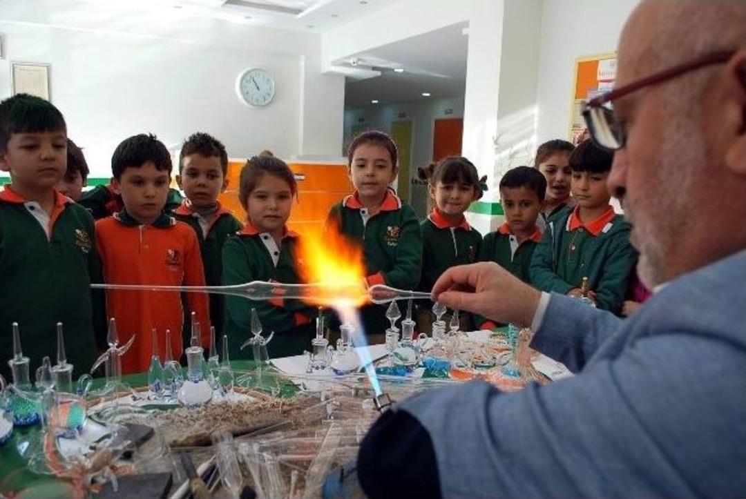 Salihli&rsquo;de &Ouml;ğrenciler Cam Sanatı İle Tanıştı