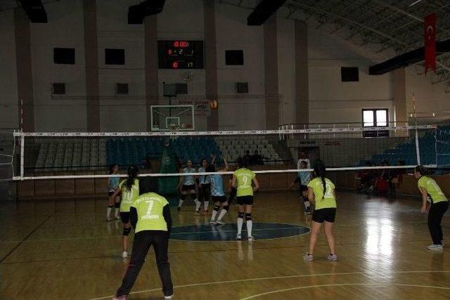 Gençler Kız Voleybol Müsabakaları Başladı