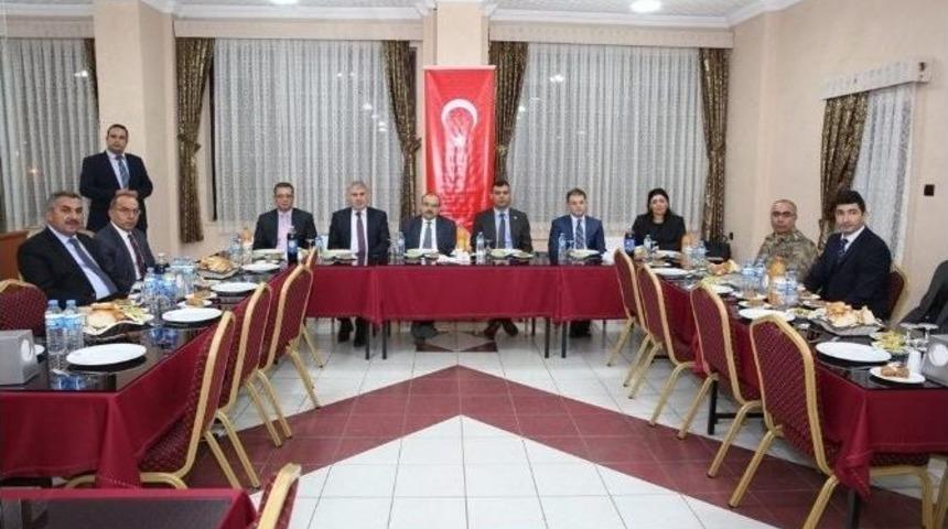 Vali Yardımcısı Karaca&rsquo;dan, Kaymakam Yıldızhan &Ccedil;ifti İ&ccedil;in Veda Yemeği