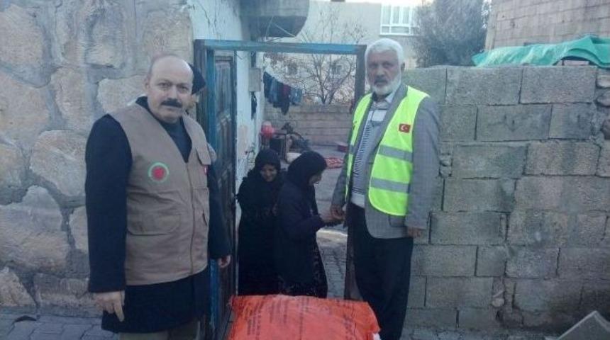 Kahta&rsquo;da K&ouml;m&uuml;r Ve Battaniye Yardımı Yapıldı