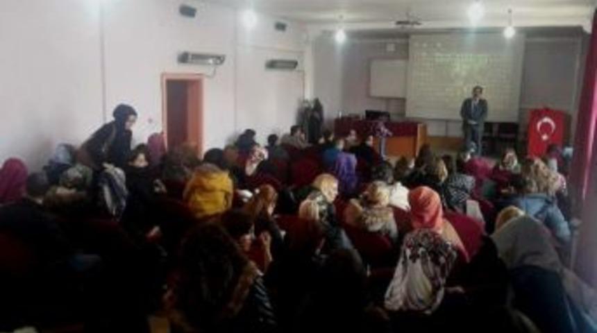 Akşehir&rsquo;de Aday &Ouml;ğretmenlere 15 Temmuz Semineri