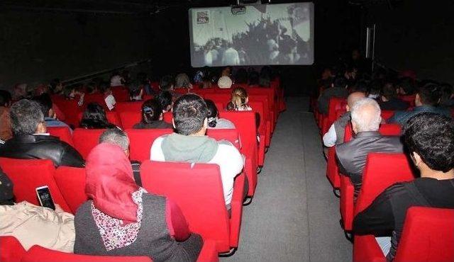 Çukurova Giad’dan Demokrasi İçin Sinema Tırı