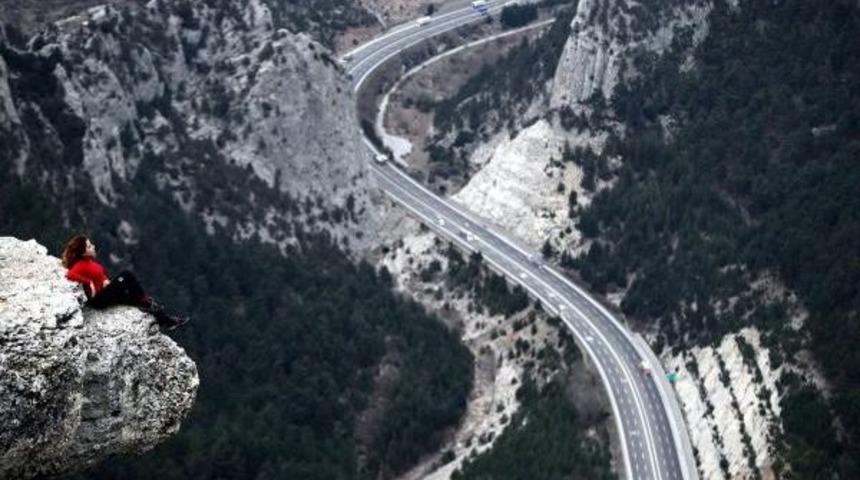 Sosyal Medyanın Yeni Fenomeni 'u&ccedil;urum' Pozu