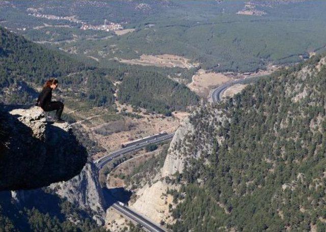 Sosyal Medyanın Yeni Fenomeni 'uçurum' Pozu