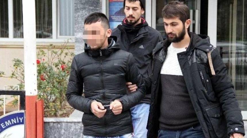 Ş&uuml;pheli Ara&ccedil;tan Silah Ve Uyuşturucu &Ccedil;ıktı