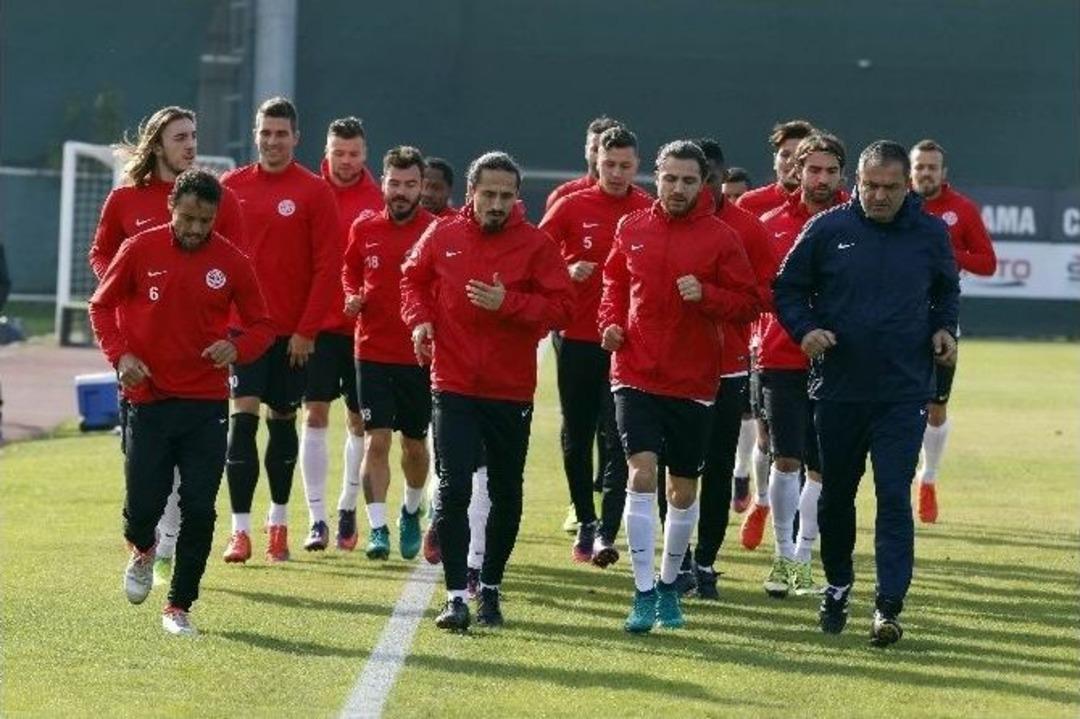 Antalyaspor, Fenerbah&ccedil;e Ma&ccedil;ı Hazırlıklarını S&uuml;rd&uuml;rd&uuml;