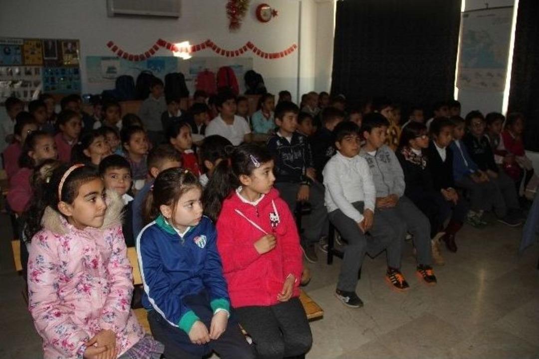 &Ccedil;ocuklara Hayvan Sevgisi Aşılanıyor