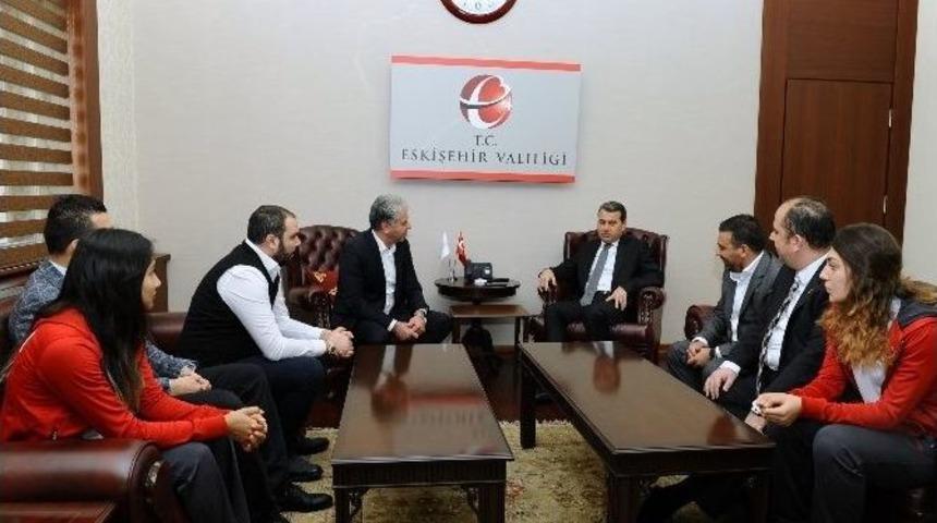 Eskişehir Bayan Hentbol Takımı’ndan Vali Çelik’i Ziyaret