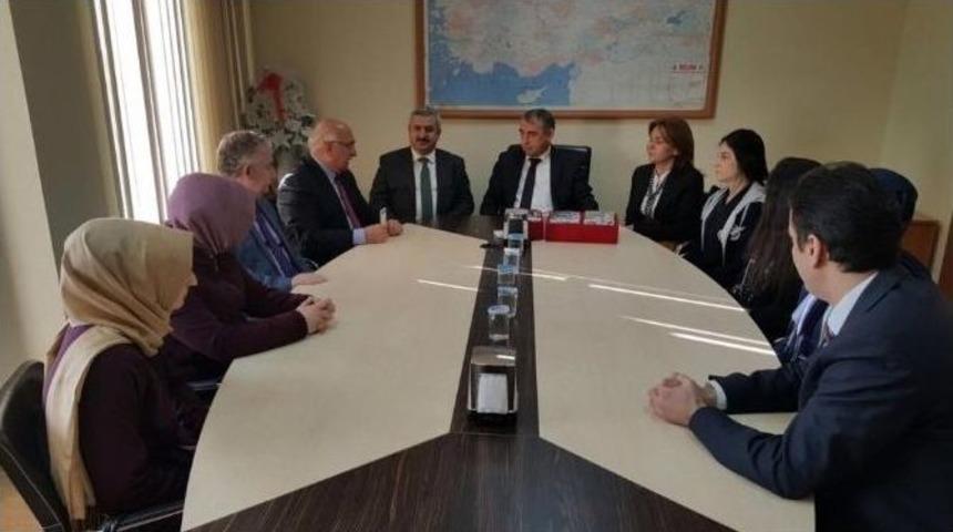 Başkan Baran, K&ouml;rfezli &Ouml;ğrencilere &Ouml;d&uuml;llerini Takdim Etti