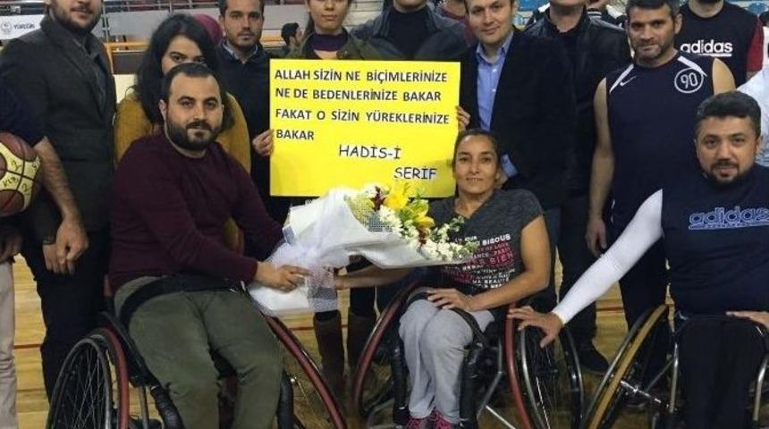 Ak Parti&rsquo;li Gen&ccedil;ler Engellilerle Ma&ccedil; Yaptı