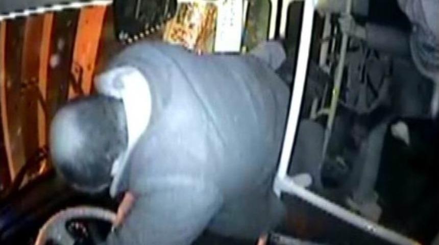 (&ouml;zel Haber) Yolcu Otob&uuml;s&uuml;n&uuml;n Devrilme Anı Kamerada