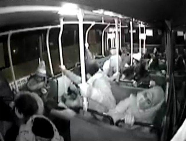 (&ouml;zel Haber) Yolcu Otob&uuml;s&uuml;n&uuml;n Devrilme Anı Kamerada 1