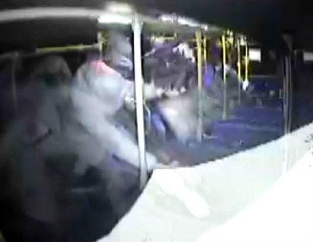 (&ouml;zel Haber) Yolcu Otob&uuml;s&uuml;n&uuml;n Devrilme Anı Kamerada 2