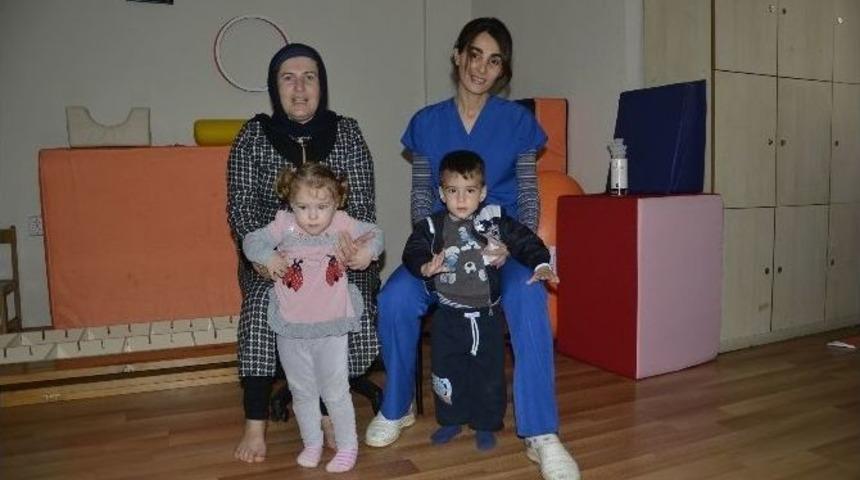 Hidrosefali Ve Gelişim Bozukluğu Olan İkizler Artık Y&uuml;r&uuml;yor