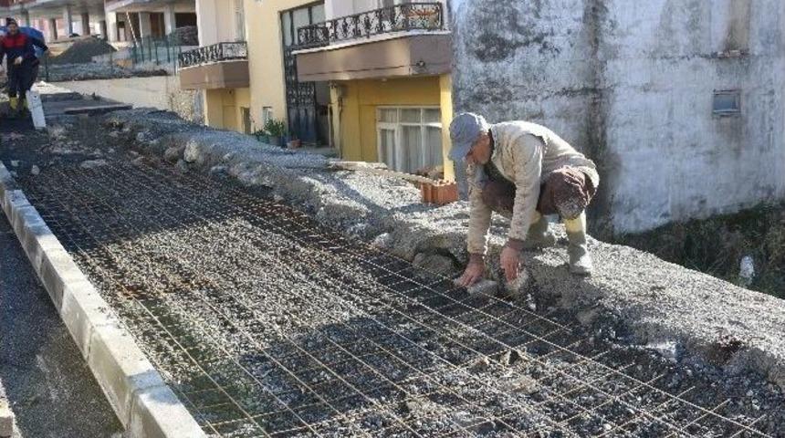 Yol Ve Tretuvar &Ccedil;alışmaları Devam Ediyor