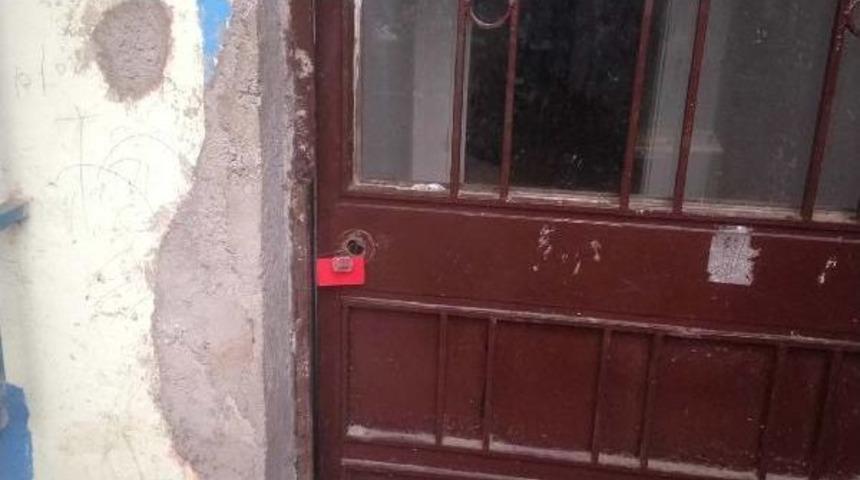 Bir Apartmanda 88 Ka&ccedil;ak Pakistanlı Yakalandı