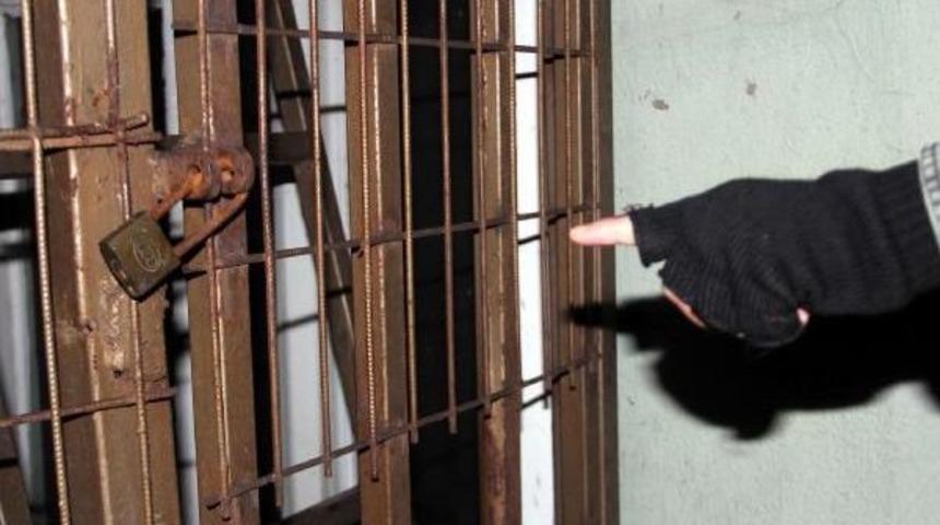 &Ouml;ğrenci Pansiyonunda Yangın Merdivenindeki Asma Kilide Soruşturma