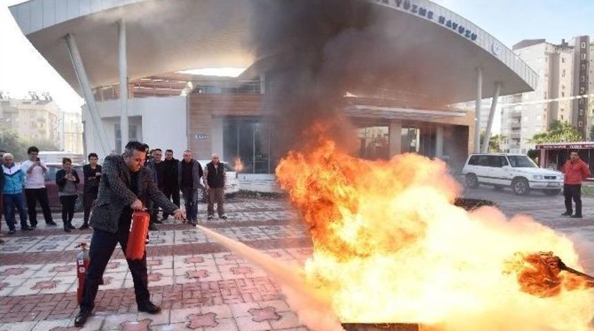 S&uuml;leyman Erol Y&uuml;zme Havuzunda Yangın Tatbikatı