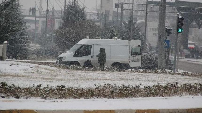 Karab&uuml;k&rsquo;te Ş&uuml;pheli &Ccedil;anta Paniği