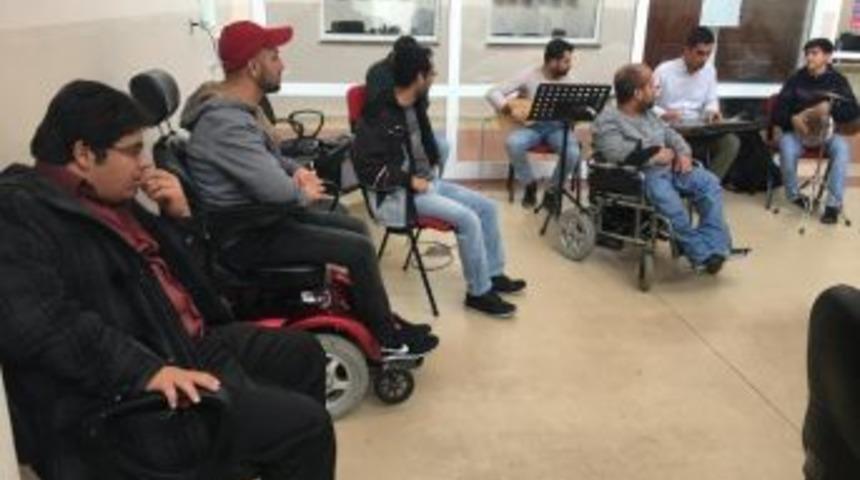 Engelli &Ouml;ğrenciler M&uuml;zik Dinletisi Verdi