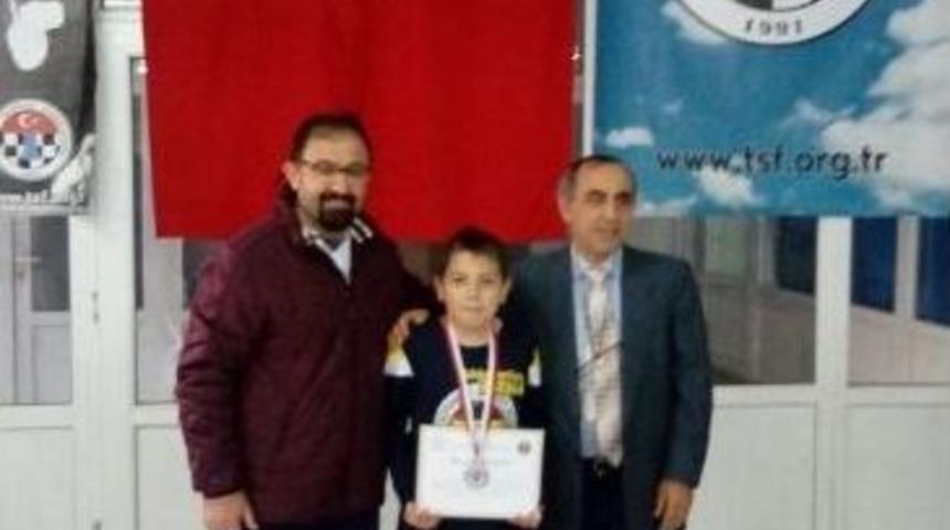 &Ouml;ğretmenler G&uuml;n&uuml; Satran&ccedil; Turnuvası D&uuml;zenlendi