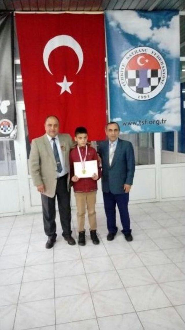 &Ouml;ğretmenler G&uuml;n&uuml; Satran&ccedil; Turnuvası D&uuml;zenlendi 1